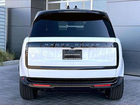 Used 2025 Land Rover Range Rover SE image 4