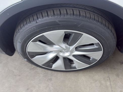 Used 2023 Tesla Model Y Long Range AWD/4WD image 7