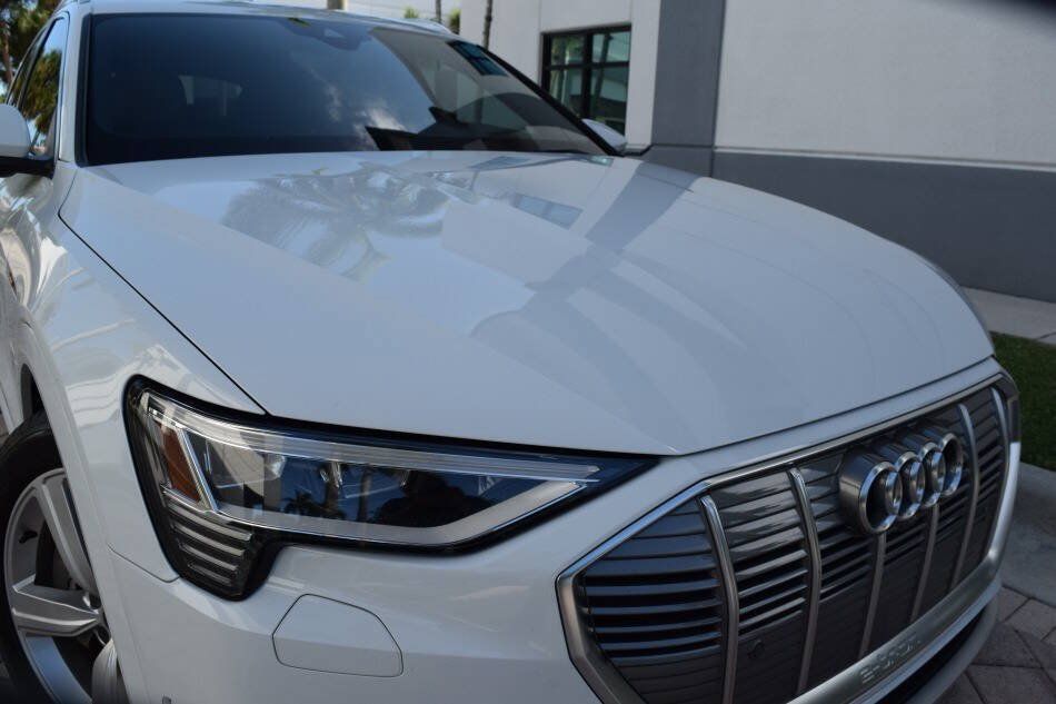 Used 2019 Audi e-tron Prestige w/ Prestige Package AWD/4WD image 12