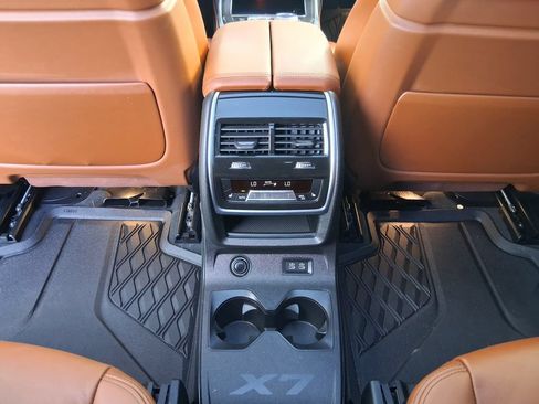 Used 2025 BMW X7 M60i AWD/4WD image 28