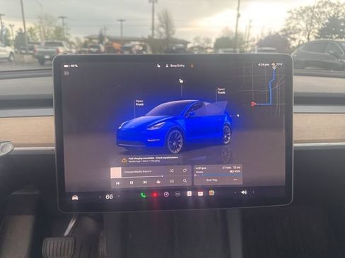 Used 2024 Tesla Model Y Long Range image 15