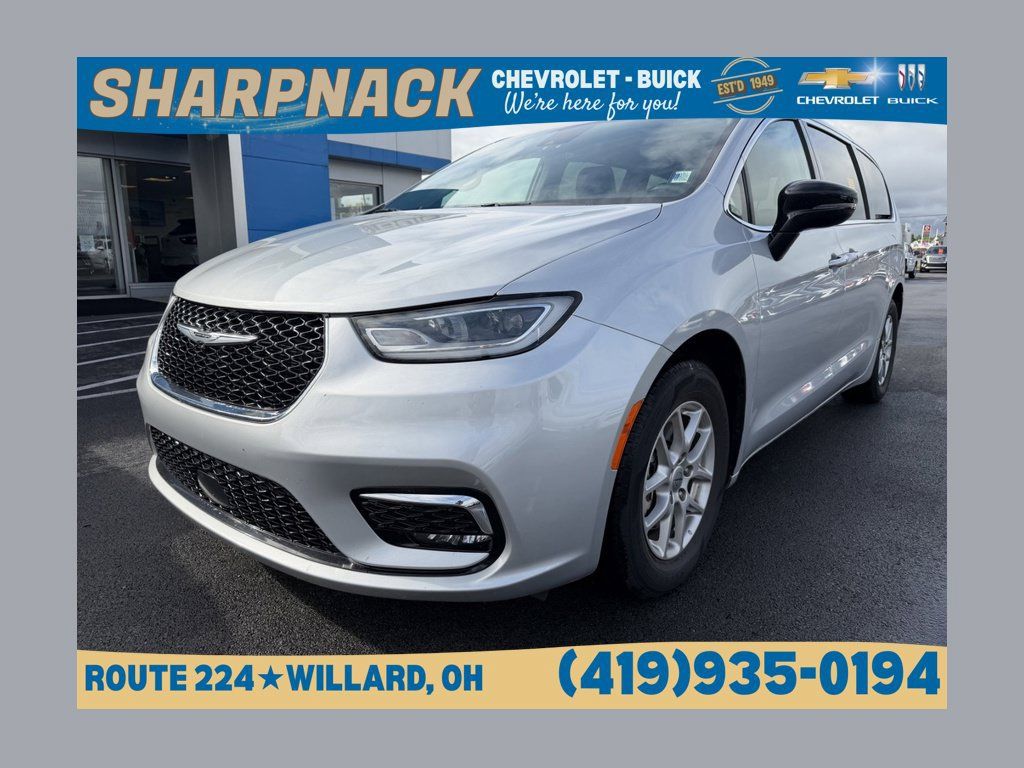 Used 2024 Chrysler Pacifica Touring-L FWD image 1