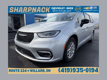 Used 2024 Chrysler Pacifica Touring-L