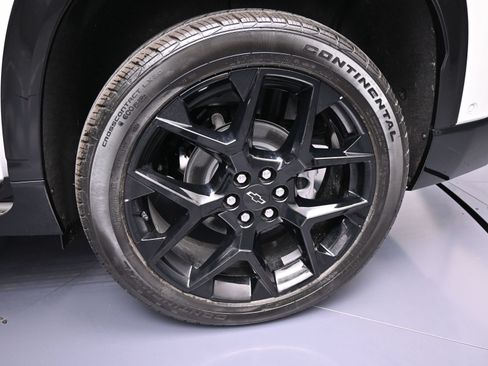 Used 2025 Chevrolet Traverse RS w/ LPO, Floor Liner Package FWD image 21