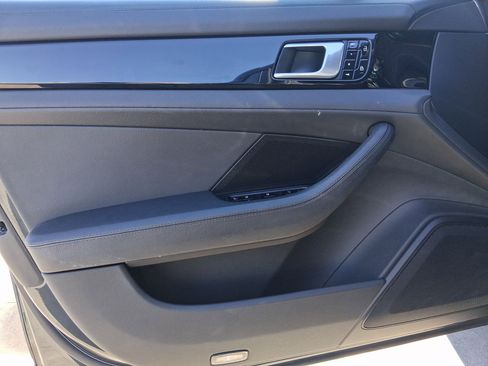 Used 2019 Porsche Panamera 4 image 12