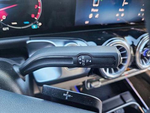 Certified 2025 Mercedes-Benz GLB 250 image 12