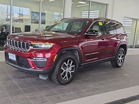 Used 2025 Jeep Grand Cherokee Limited w/ Luxury Tech Group II AWD/4WD image 6