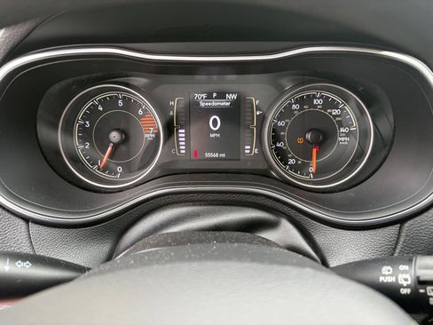 Used 2019 Jeep Cherokee Latitude w/ Popular Appearance Group FWD image 8