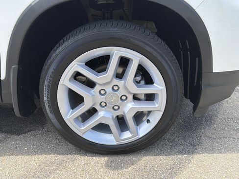Used 2025 Honda Passport EX-L image 12