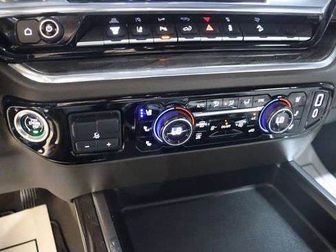 Used 2025 Chevrolet Silverado 2500 LTZ w/ LTZ Convenience Package AWD/4WD image 71