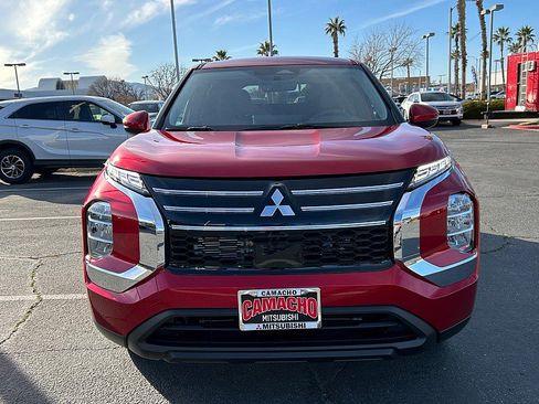 New 2026 Mitsubishi Outlander ES image 2