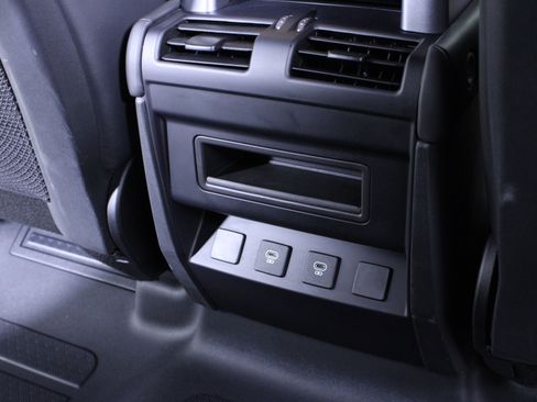 Used 2023 Land Rover Defender 110 X-Dynamic SE image 15