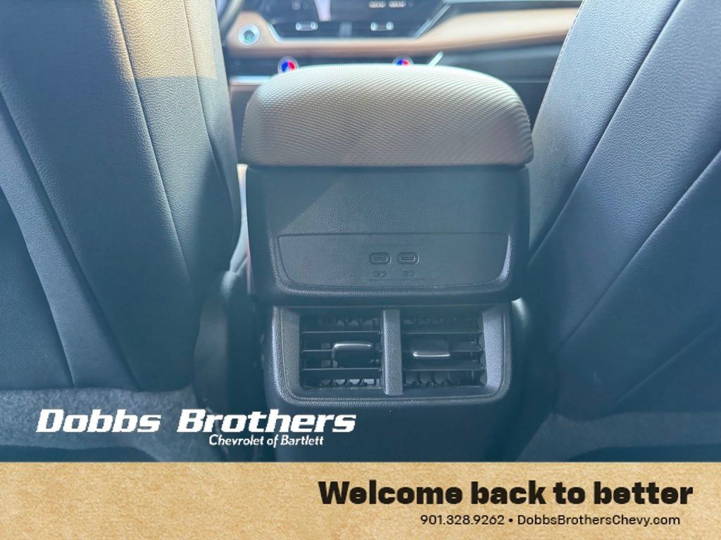 Used 2025 Chevrolet Equinox ACTIV AWD/4WD image 35