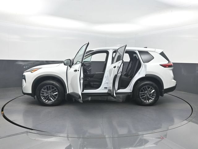 Used 2025 Nissan Rogue S AWD/4WD image 36