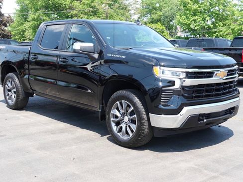 Used 2024 Chevrolet Silverado 1500 LT AWD/4WD image 4