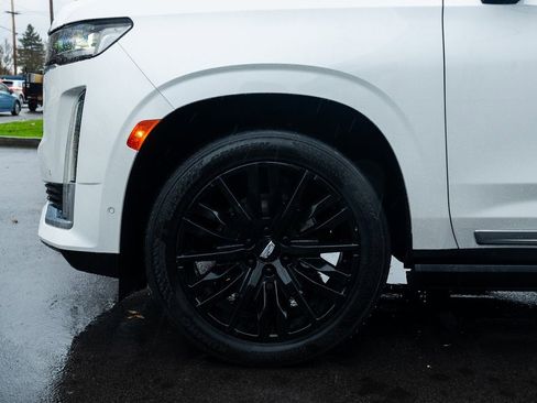 Used 2021 Cadillac Escalade ESV Premium Luxury w/ Driver Assist Tech Package image 4