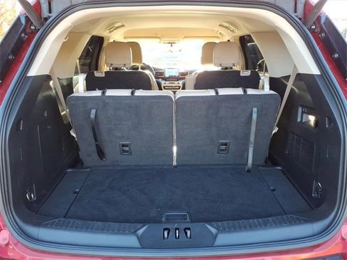 Used 2021 Ford Explorer XLT w/ Equipment Group 202A image 6