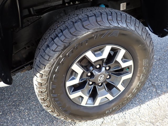 Used 2019 Toyota Tacoma TRD Off-Road AWD/4WD image 7