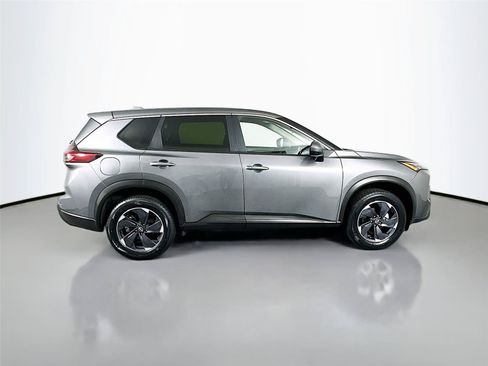 Used 2024 Nissan Rogue SV AWD/4WD image 16