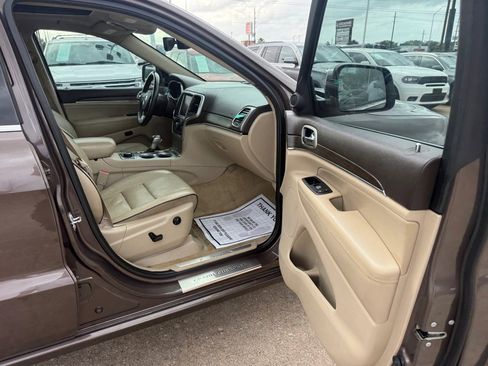 Used 2018 Jeep Grand Cherokee Overland image 16