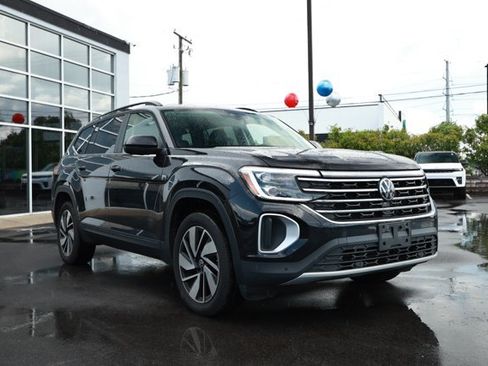 Used 2024 Volkswagen Atlas SE AWD/4WD image 3