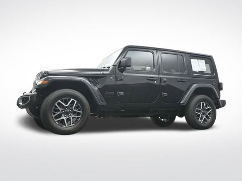 Used 2025 Jeep Wrangler Unlimited Sahara AWD/4WD image 32