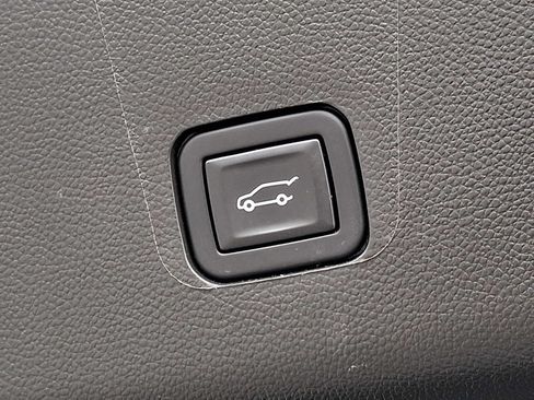 Used 2023 Chevrolet Traverse RS AWD/4WD image 29