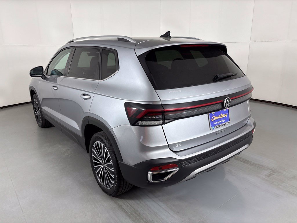 Used 2025 Volkswagen Taos SE FWD image 6