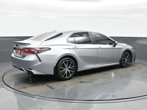 Used 2024 Toyota Camry SE image 6