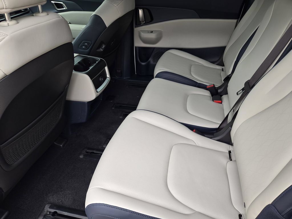 New 2026 Kia Carnival EX FWD image 22