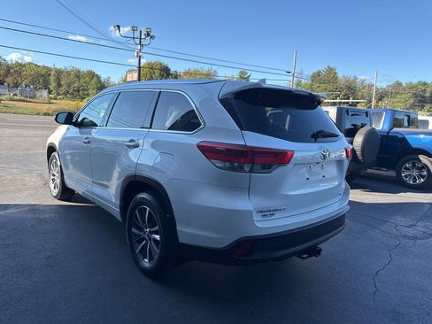 Used 2017 Toyota Highlander XLE image 6