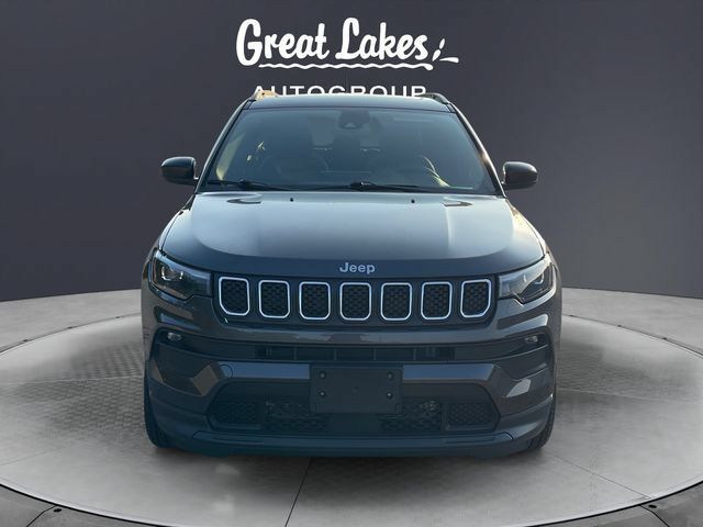 Used 2023 Jeep Compass Latitude w/ Sun and Sound Group AWD/4WD image 8