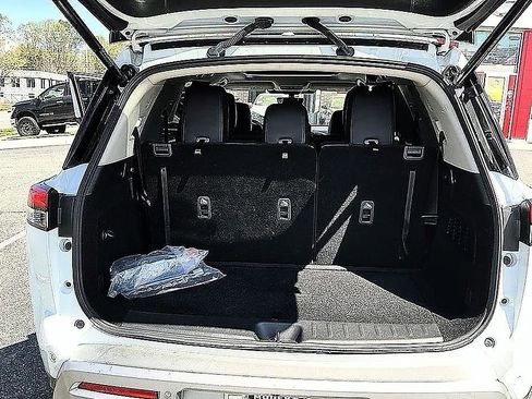Certified 2025 Nissan Pathfinder Platinum AWD/4WD image 24