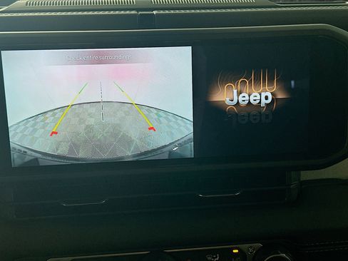 Used 2025 Jeep Wrangler Sahara image 22