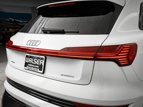 Used 2021 Audi e-tron Premium w/ Convenience Plus Package image 17