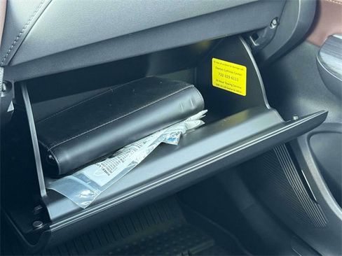 Used 2022 Toyota Venza XLE image 31