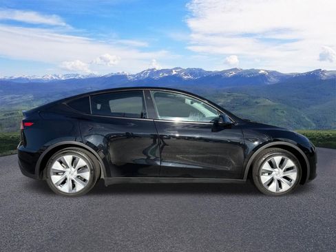Used 2023 Tesla Model Y Long Range AWD/4WD image 7
