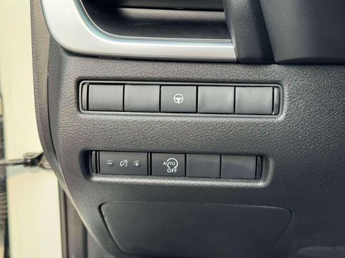 Used 2023 Nissan Rogue SV AWD/4WD image 19