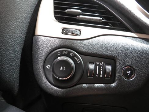 Used 2016 Jeep Cherokee Latitude w/ Comfort/Convenience Group FWD image 21