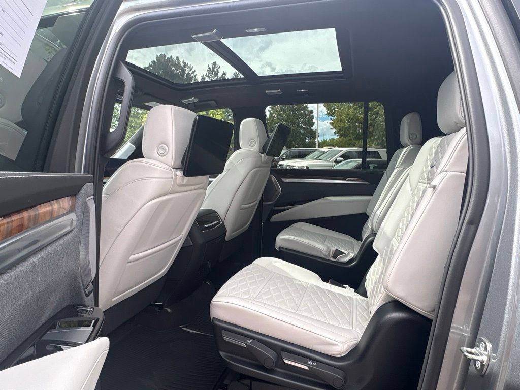 Certified 2025 Cadillac Escalade ESV Sport Platinum RWD image 17