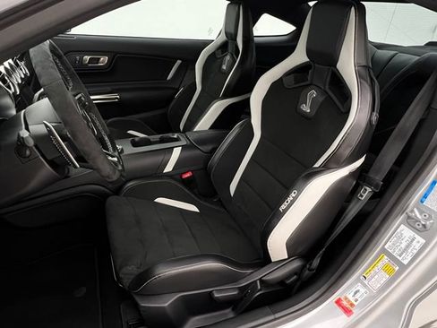 Used 2022 Ford Mustang Shelby GT500 w/ Technology Package RWD image 12