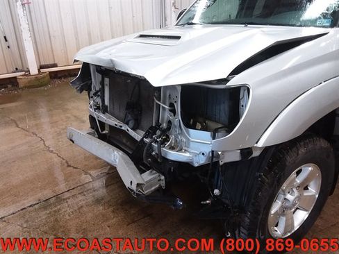 Used 2013 Toyota Tacoma 4x4 Access Cab V6 w/ TRD Sport Pkg image 16
