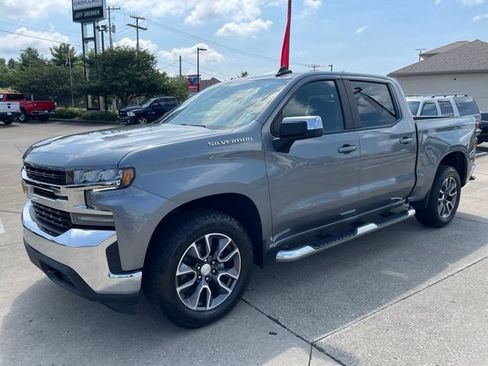 Used 2022 Chevrolet Silverado 1500 LT AWD/4WD image 2