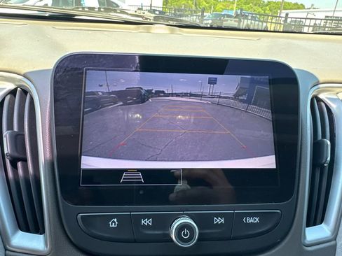 Used 2022 Chevrolet Malibu LT image 29