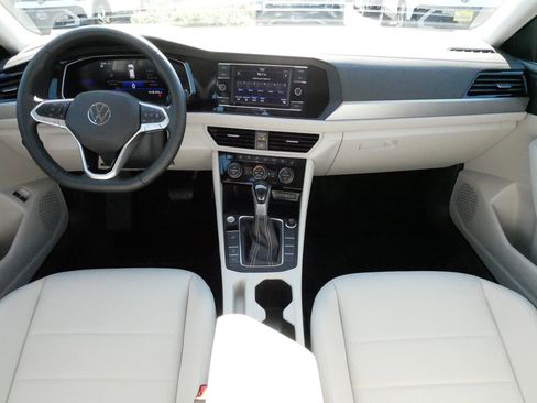 Used 2023 Volkswagen Jetta SE FWD image 10