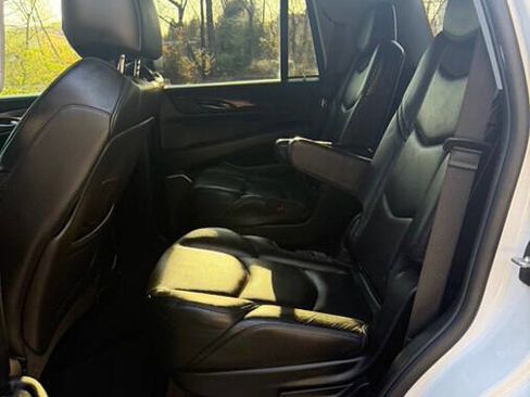 Used 2018 Cadillac Escalade Luxury image 28