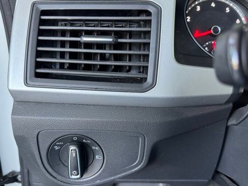 Used 2021 Volkswagen Atlas SE image 37