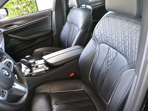 Used 2023 BMW M550i xDrive w/ Executive Package image 10