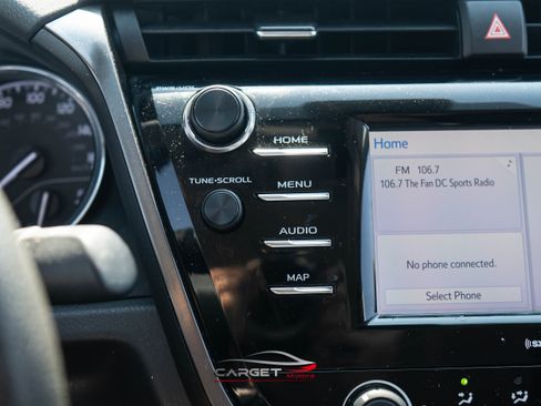 Used 2020 Toyota Camry LE image 28