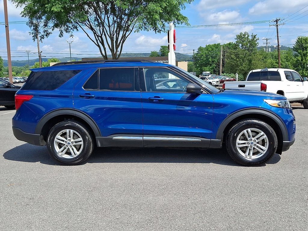 Used 2022 Ford Explorer XLT w/ Equipment Group 202A AWD/4WD image 9